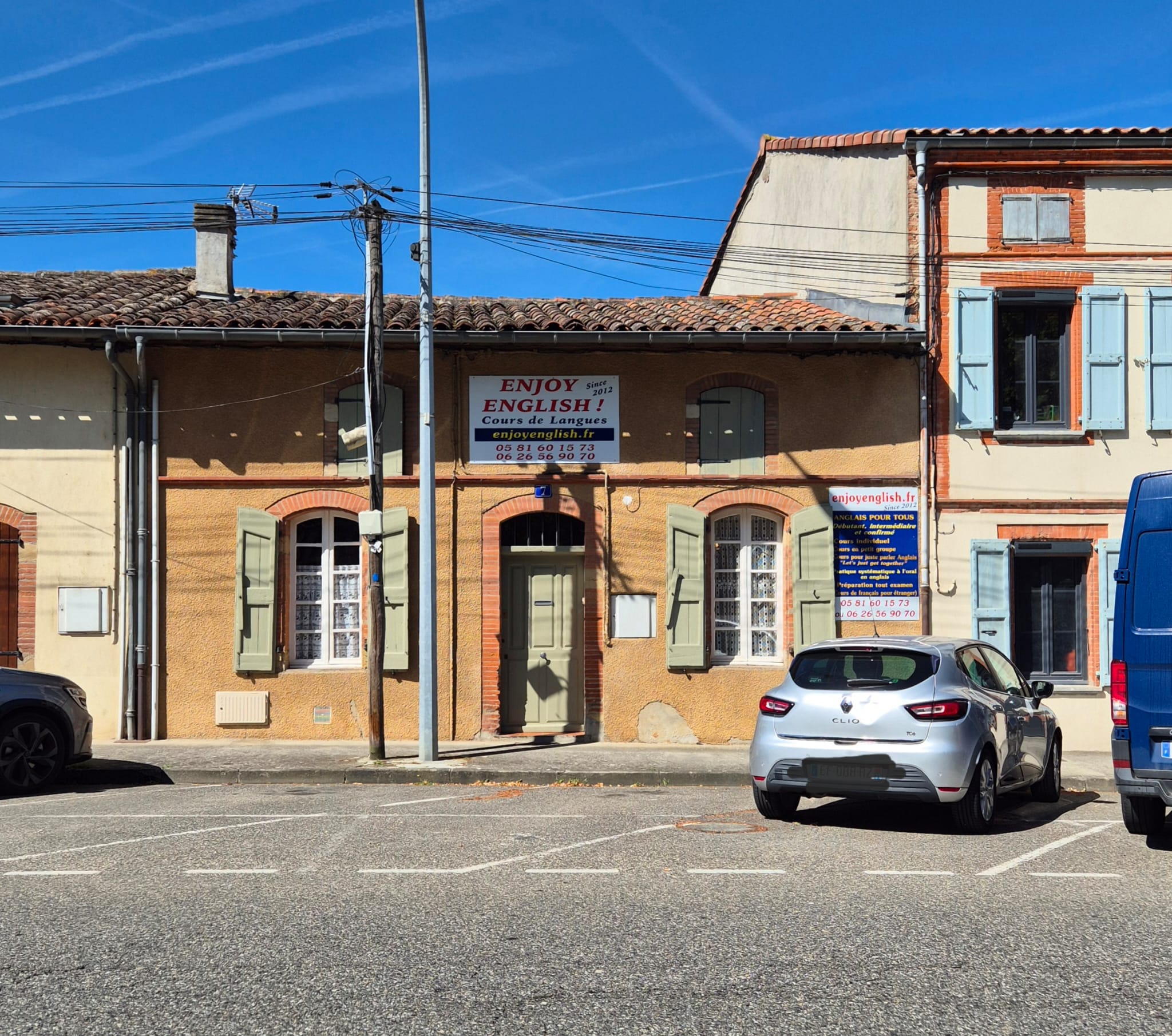 Façade extérieure de l'école de langue Enjoy English à Villefranche-de-lauragais près de Toulouse
